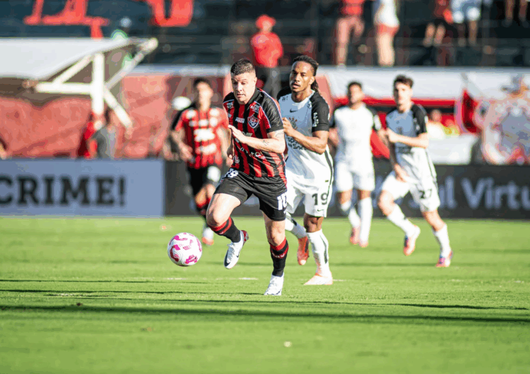 Vitória perde para o Corinthians e se complica no Brasileiro