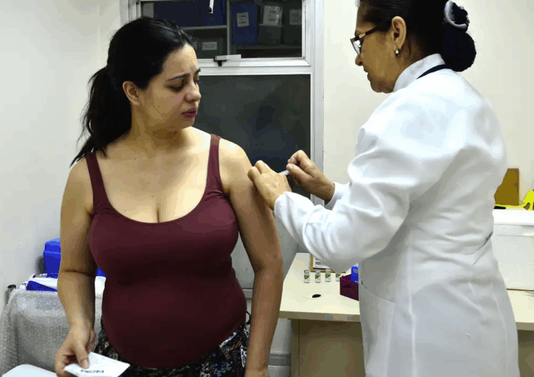 Saiba como será oferta de vacina que previne bronquiolite em bebês