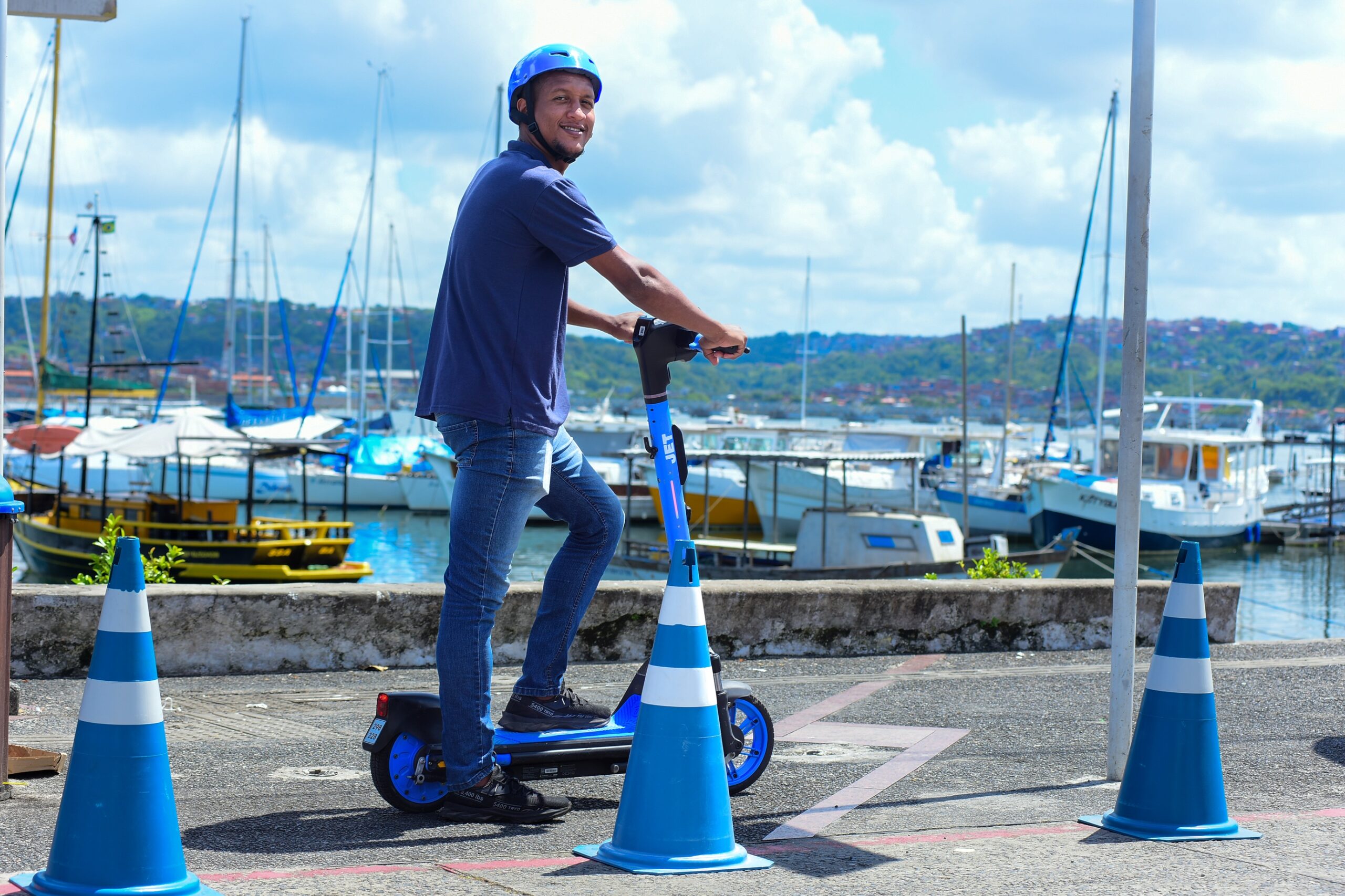 Patinetes elétricos ganham expansão na Cidade Baixa e Salvador anuncia novas ações para o uso do modal