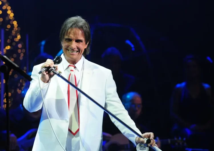 Bruno Reis anuncia show de Roberto Carlos durante programação de final de ano em Salvador