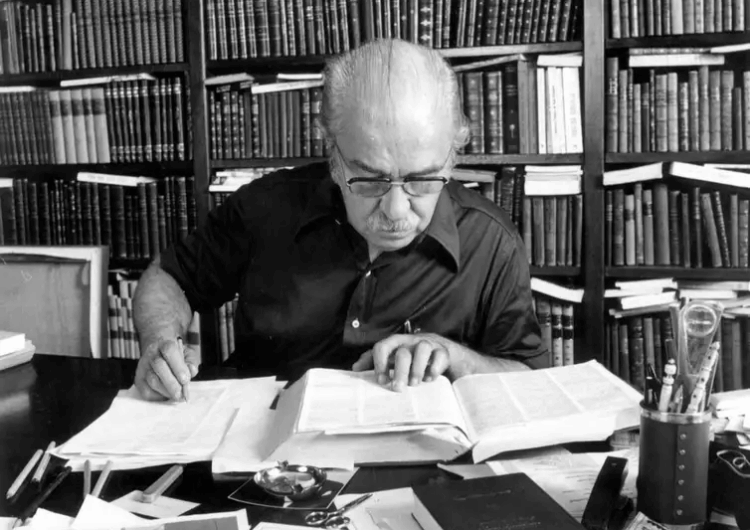 Exposição marca os 50 anos do Dicionário Aurélio