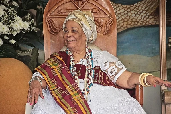 Mãe Carmen do Gantois morre aos 98 anos