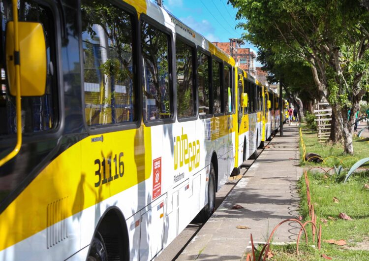 Prefeitura firma contrato para compra de 300 novos ônibus na maior aquisição de veículos da história de Salvador