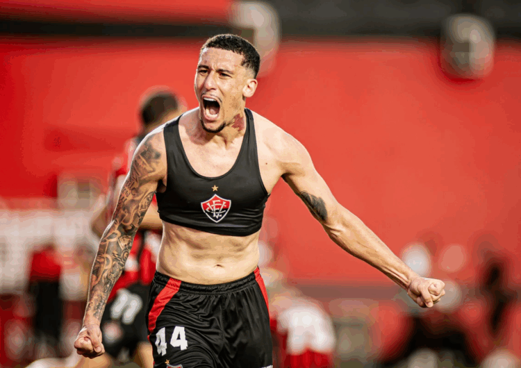 Em jogo emocionante, Vitória bate São Paulo e escapa do rebaixamento