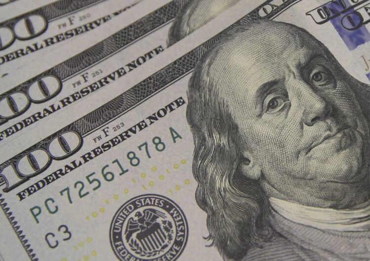 Brasil tem segunda maior saída de dólares da história em 2025