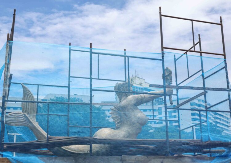 Sereia do Rio Vermelho é restaurada antes da Festa de Iemanjá