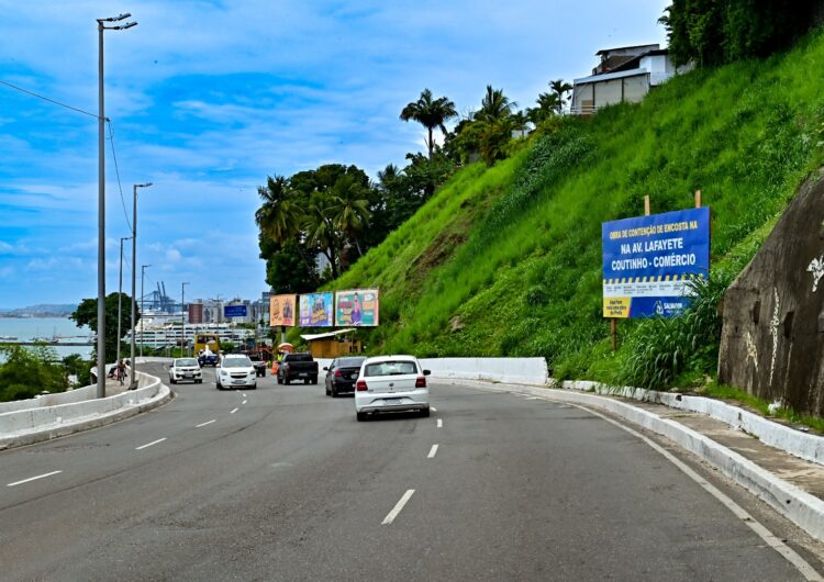 Trecho da Avenida Contorno é interditado parcialmente para obra de contenção de encosta