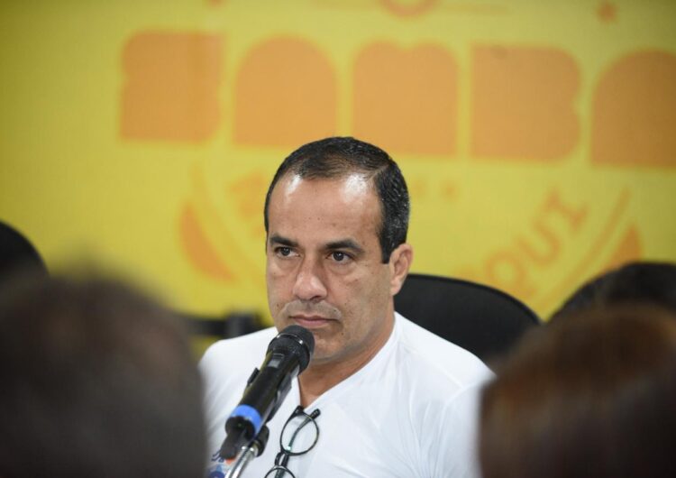 Mais de 1,2 milhão de pessoas participaram do primeiro dia de Carnaval em Salvador, afirma Bruno Reis