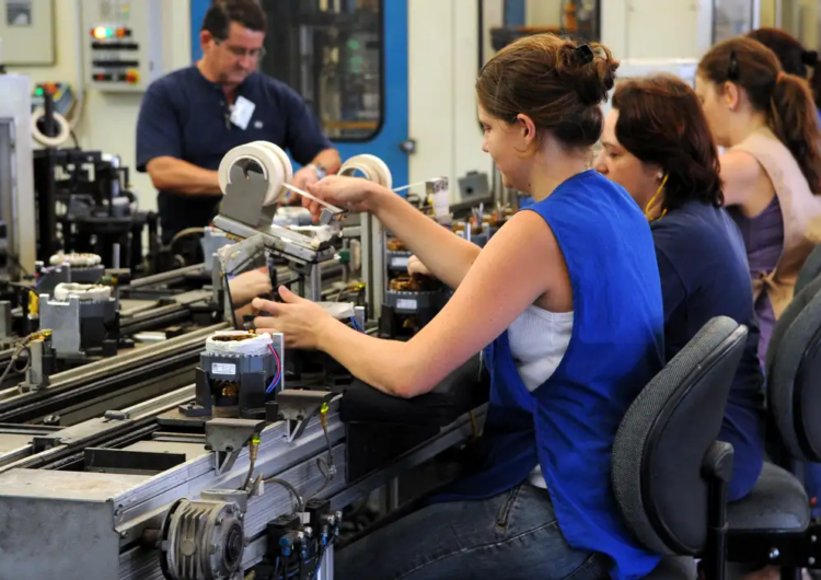 Indústria fecha 2025 com alta de 0,6%, pressionada pelos juros altos