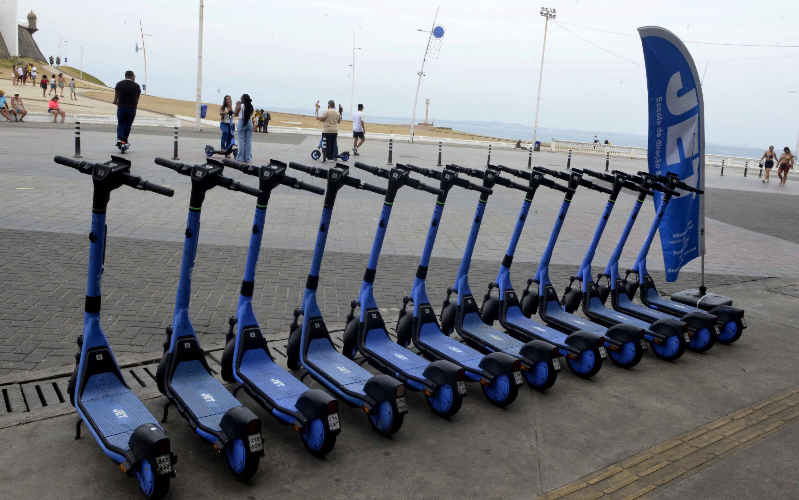 Prefeitura oferece aulas gratuitas de condução segura de patinetes aos domingos