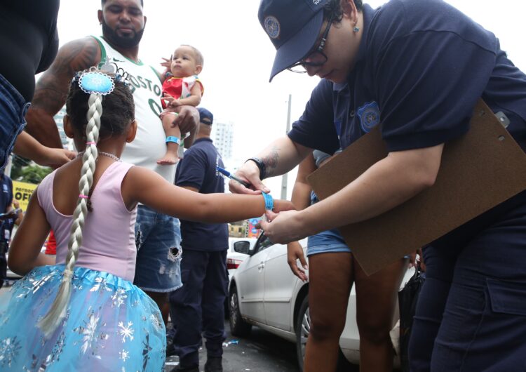 Guarda Municipal estima distribuir até 15 mil pulseiras de identificação para crianças durante o Carnaval