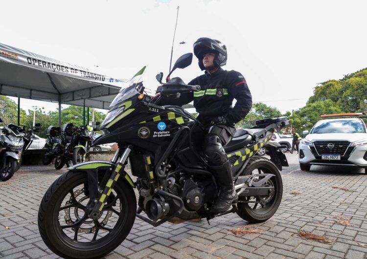 Agente da Transalvador é primeira mulher a integrar grupo de escolta em motocicletas em Salvador