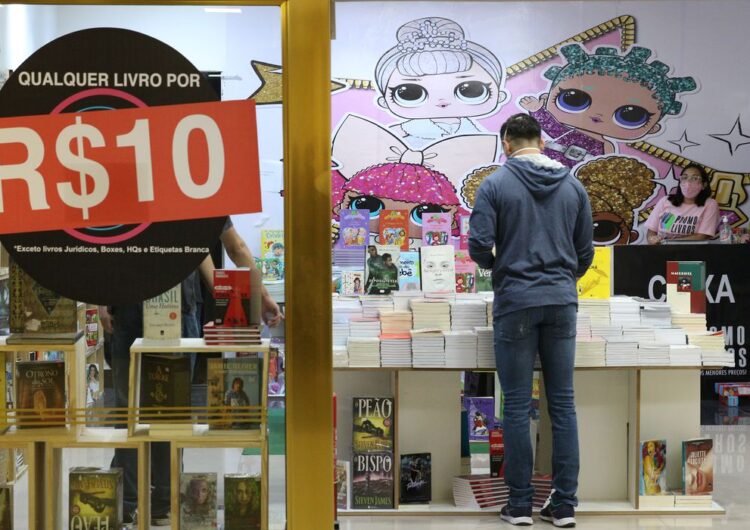 Número de consumidores de livros aumenta e chega a 18% da população