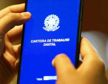 Pesquisa mostra que brasileiro prefere emprego com carteira assinada