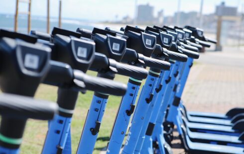 Salvador amplia rotas de patinetes elétricos em Itapuã, Stella Maris e Praia do Flamengo