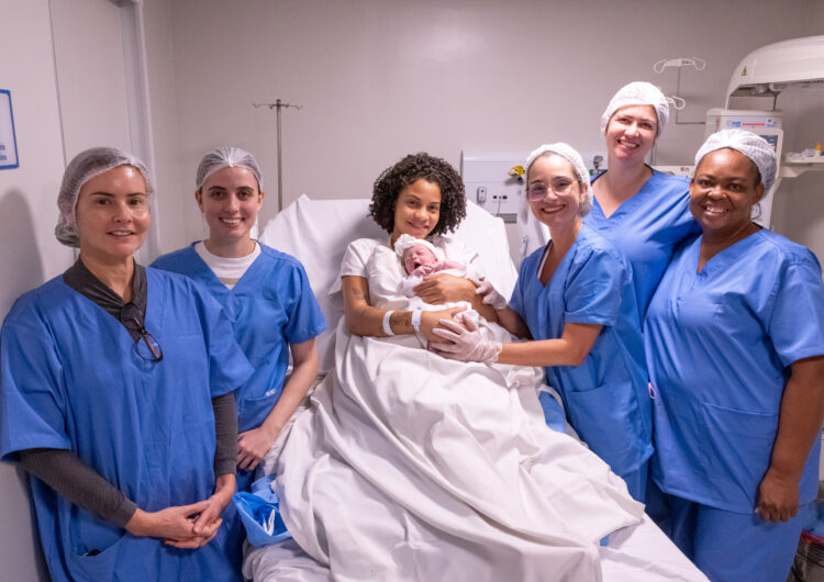 Nascimento da primeira criança na Maternidade Municipal de Salvador marca início de nova era na saúde da capital baiana