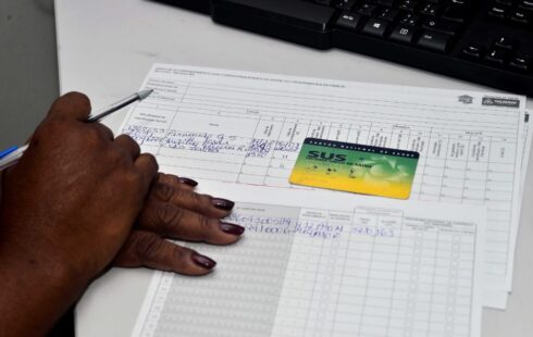 319 mil beneficiários do Bolsa Família ainda precisam realizar acompanhamento de saúde em Salvador