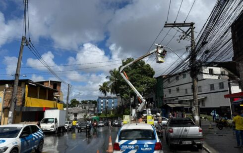 Prefeitura realiza manutenção estratégica da iluminação pública na Estrada das Barreiras