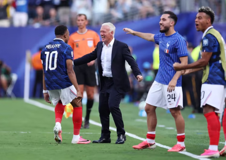 Com dois gols de Mbappé, França despacha Suécia e avança às oitavas
