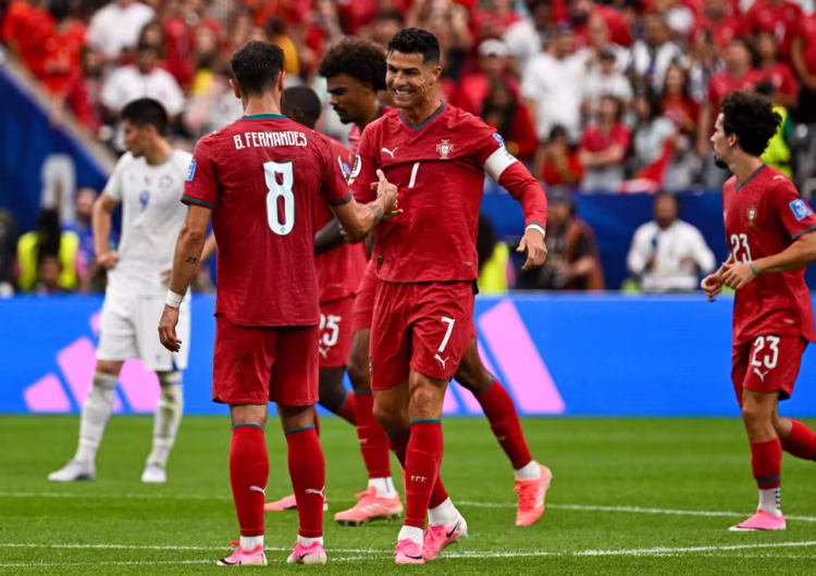 Em dia de recordes para Cristiano Ronaldo, Portugal goleia Uzbequistão