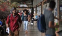 Mais de 54% dos graduandos já abandonaram curso para cuidar dos filhos