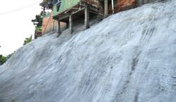 Comunidade no Lobato ganha proteção de encosta que beneficia 37 famílias