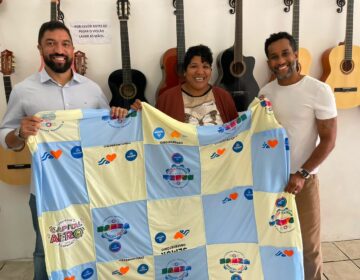 Prefeitura reaproveita camisas do Carnaval e beneficia mais de 100 famílias em Salvador