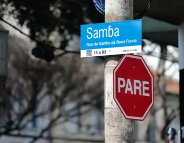 Em São Paulo, rua é renomeada em homenagem à história do samba