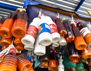 Procura por ingredientes para caruru de Cosme e Damião já começa nas feiras e mercados populares em Salvador