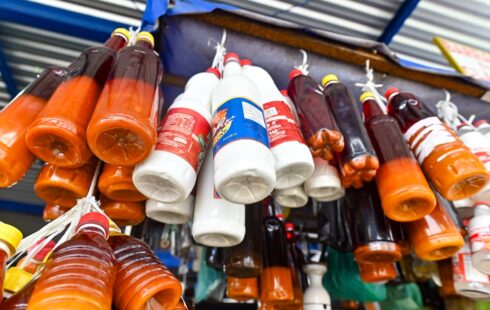 Procura por ingredientes para caruru de Cosme e Damião já começa nas feiras e mercados populares em Salvador