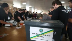 Quase 1 milhão de brasileiros no exterior poderão votar nas eleições