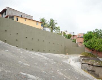 Prefeitura entrega contenção de encosta no valor de R$ 2 milhões em Plataforma